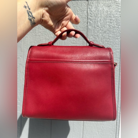 Vintage Coach Court in Red! - Picture 2 of 7